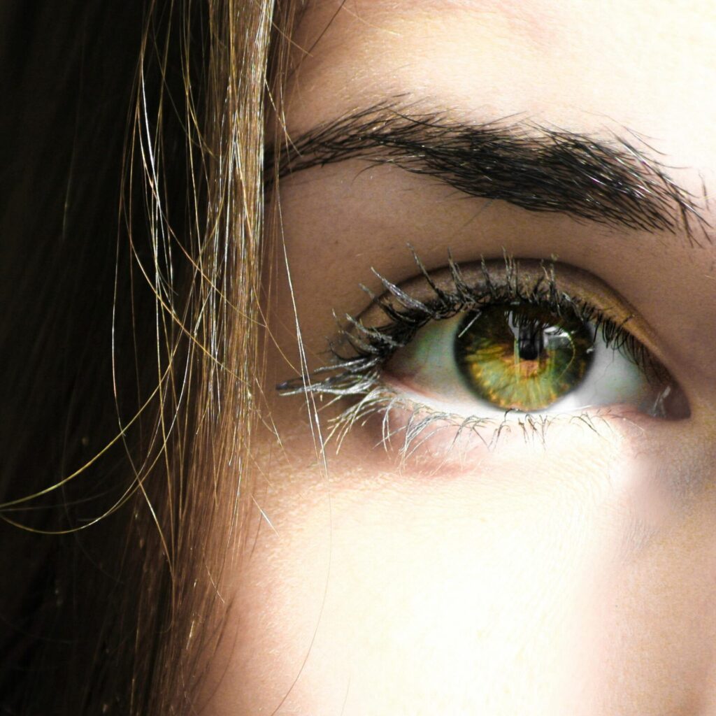 3 προσιτά προϊόντα για τέλεια φρύδια κάτω από €10