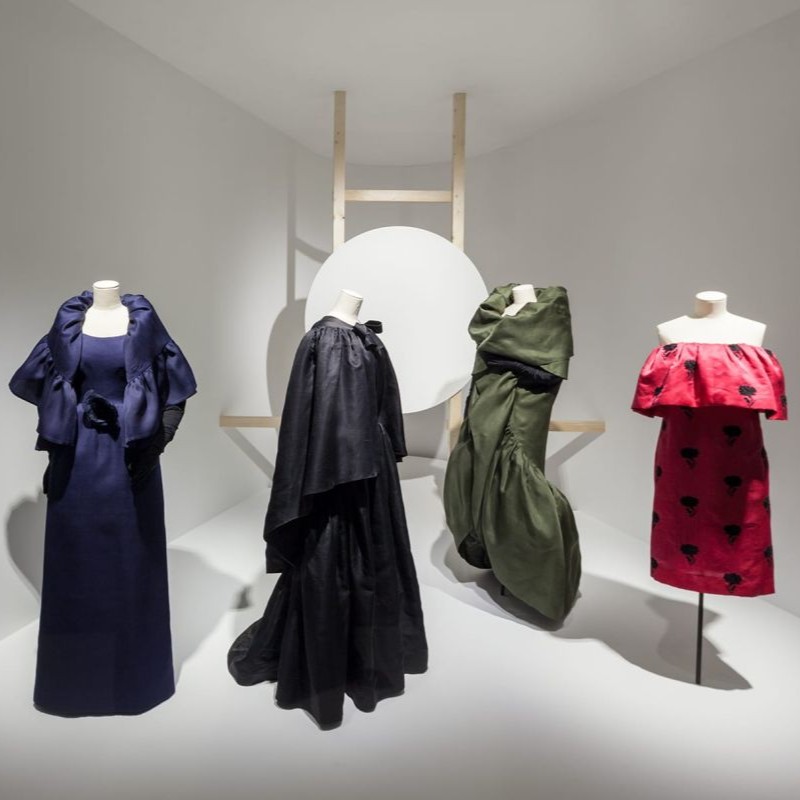 Οικογένεια Givenchiaga: Ο διάλογος δύο θρύλων της μόδας