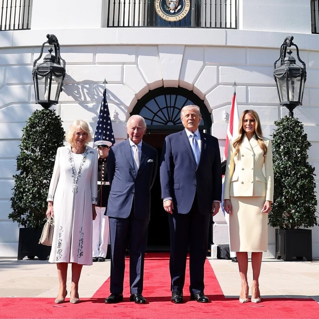 Τσάι με butter yellow στο Λευκό Οίκο: Η Melania Trump υποδέχεται την βασίλισσα Καμίλα