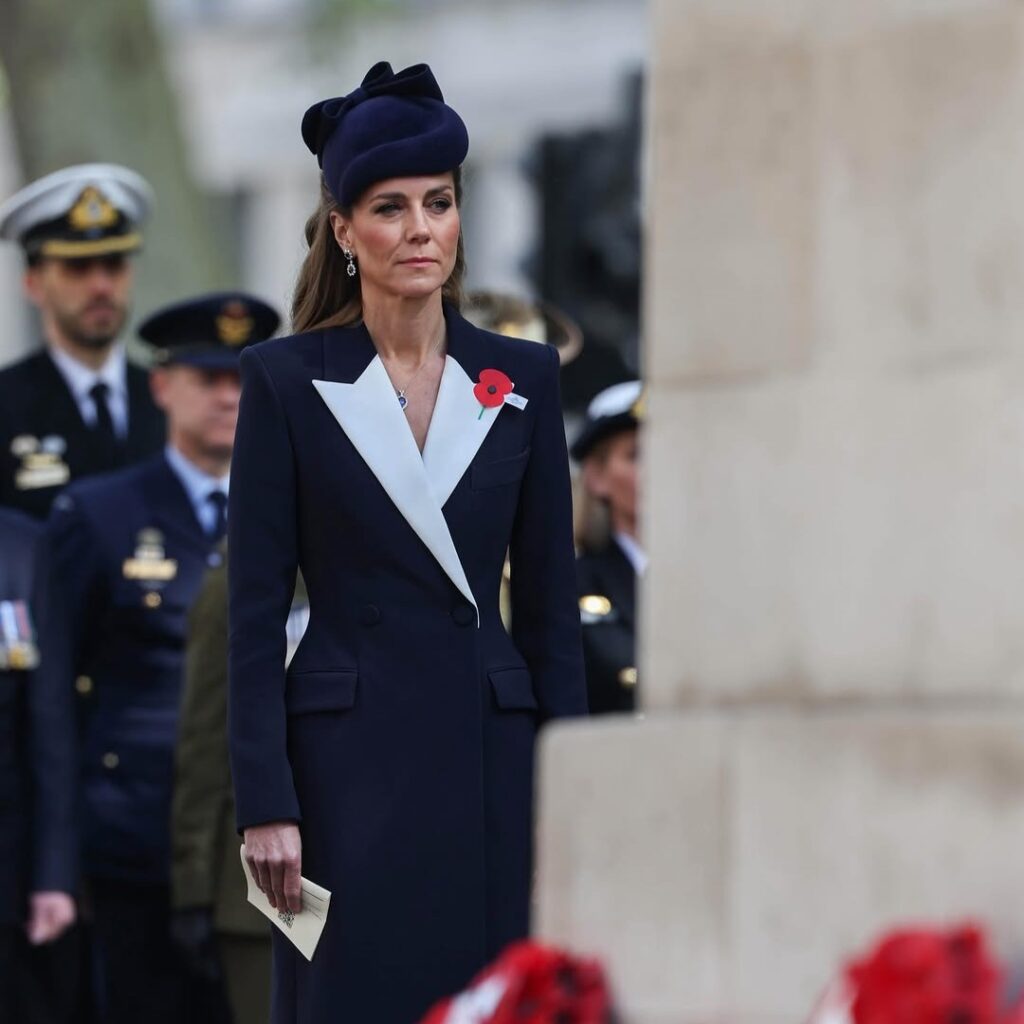 Kate Middleton: Μilitary chic από Alexander McQueen στο Anzac Day