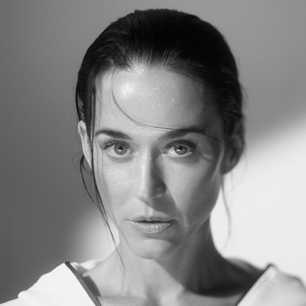 Katy Perry x Balenciaga: Η πειθαρχία γίνεται το νέο statement στα luxury sneakers