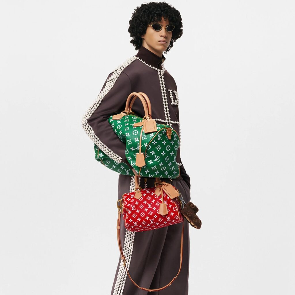 Louis Vuitton: Τι κρύβουν οι celebrities στις τσάντες τους;