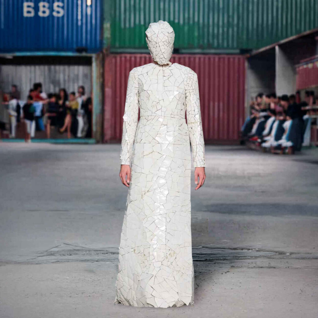 Maison Margiela FW26: Η τέχνη της ατέλειας κατέκτησε τη Σαγκάη