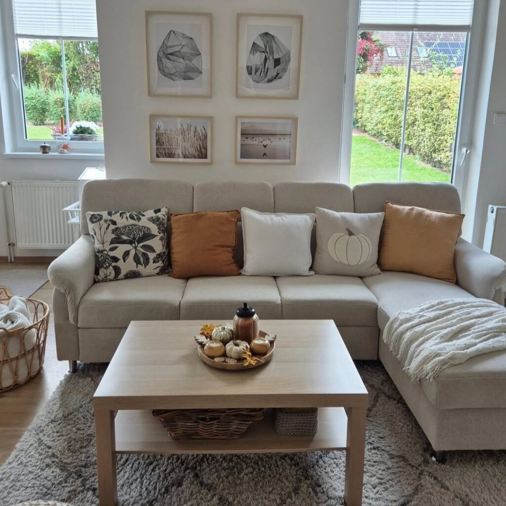 Μήπως έχετε πάρα πολλά διακοσμητικά μαξιλάρια; Αυτός είναι ο σωστός αριθμός σύμφωνα με τους διακοσμητές