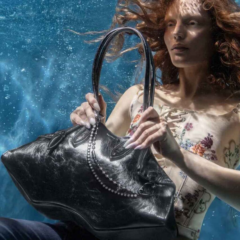 mcqueen-manta-bag (3)
