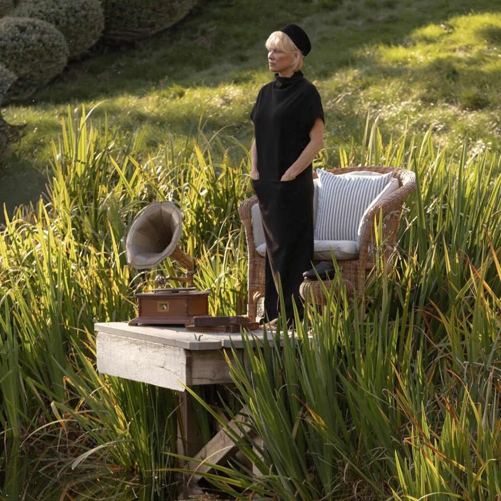 pamela-anderson-epipla-1