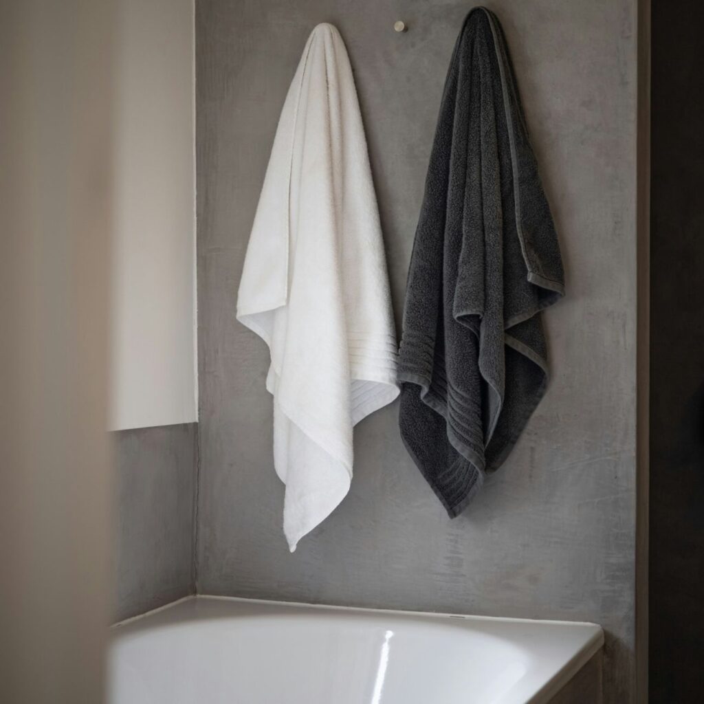 Πρέπει να αποθηκεύετε τις πετσέτες σας στο μπάνιο; Ποιο είναι το καλύτερο σημείο για να τις φυλάτε