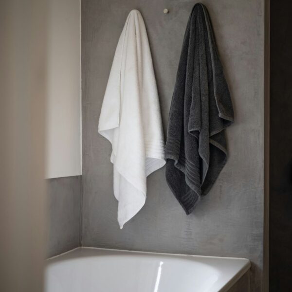 Πρέπει να αποθηκεύετε τις πετσέτες σας στο μπάνιο; Ποιο είναι το καλύτερο σημείο για να τις φυλάτε