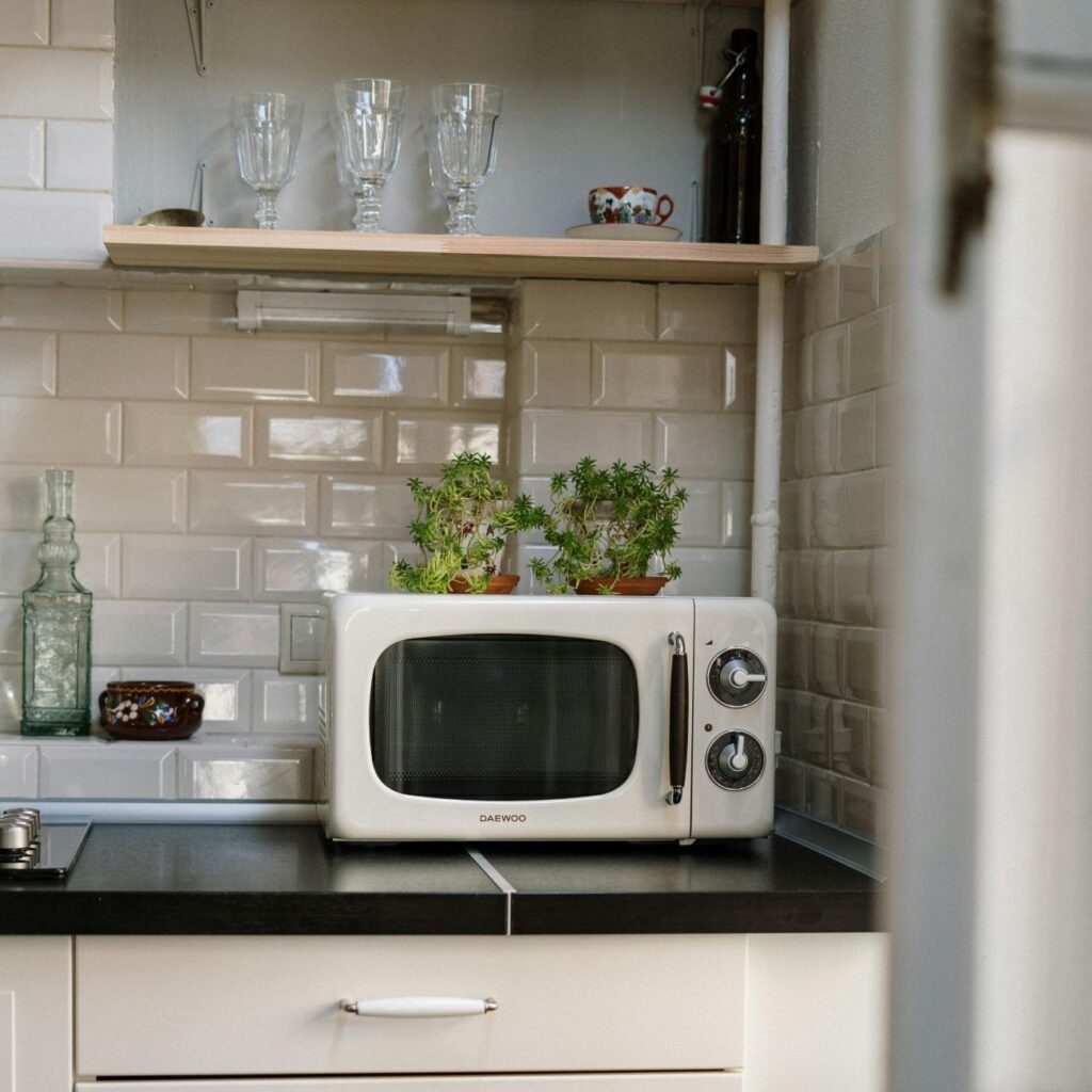 8 τρόφιμα που δεν πρέπει να βάζετε ποτέ στο φούρνο μικροκυμάτων