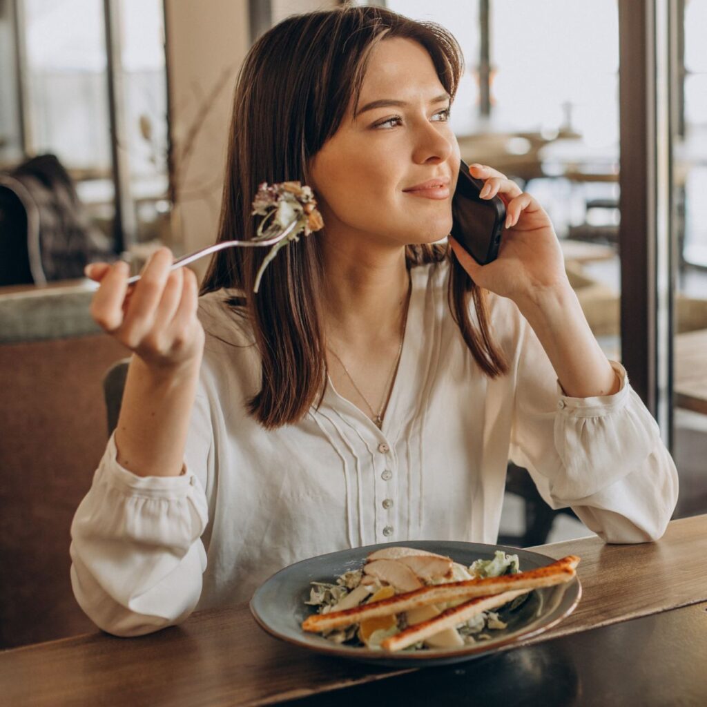 Πρωινό, μεσημεριανό ή βραδινό: Ποιο πρέπει να είναι τελικά το μεγαλύτερο γεύμα της ημέρας;