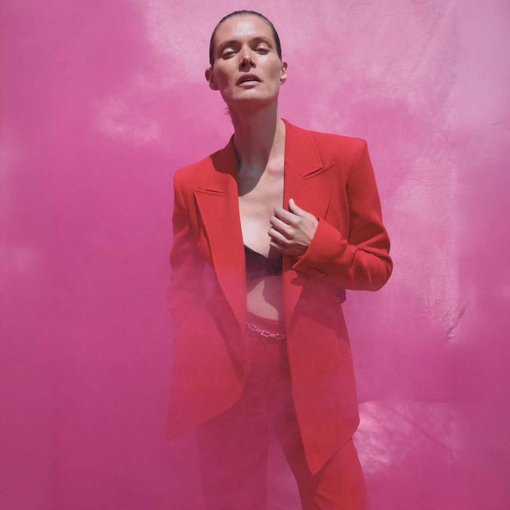 sandra-bullock-kokkina-sakakia-anoixi-1