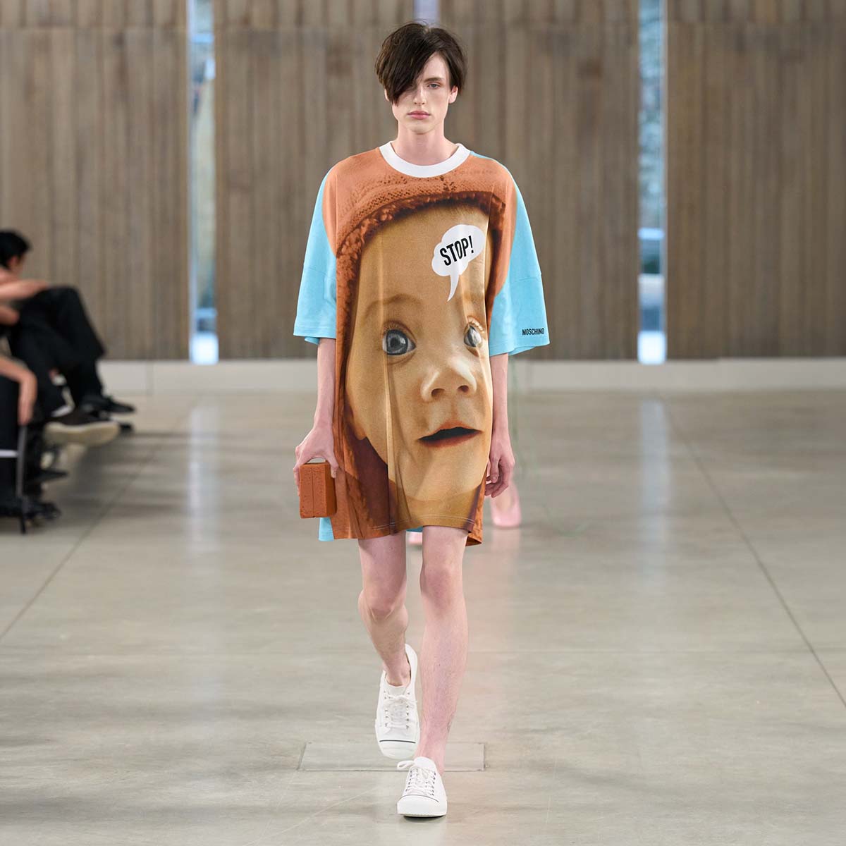 Moschino_S26_Look_44