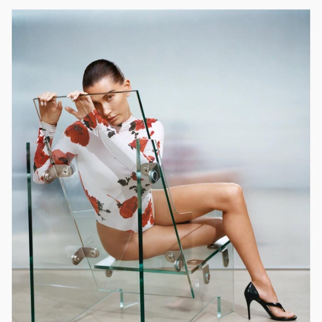 Η “αρχέτυπη” Hailey Bieber του οίκου Alaïa