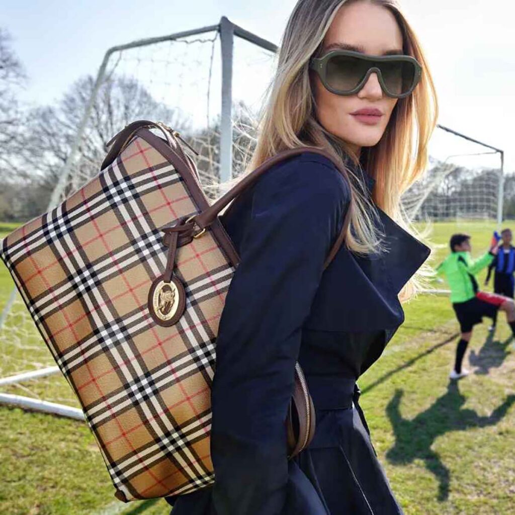 Γκολ από τα αποδυτήρια για τον οίκο Burberry