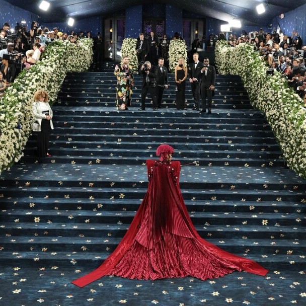 Στο Met Gala με γυαλιά ηλίου