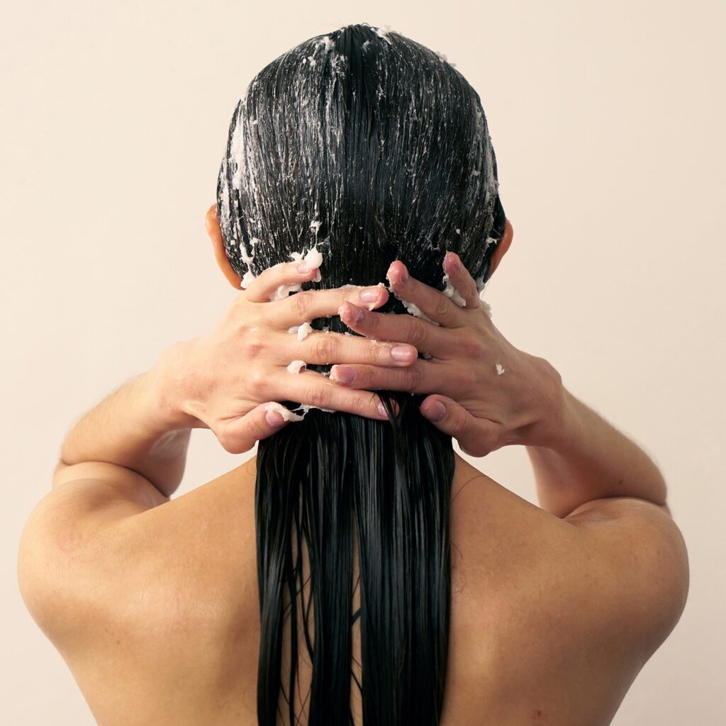 Scalp care: Η φροντίδα του τριχωτού είναι το νέο skincare trend