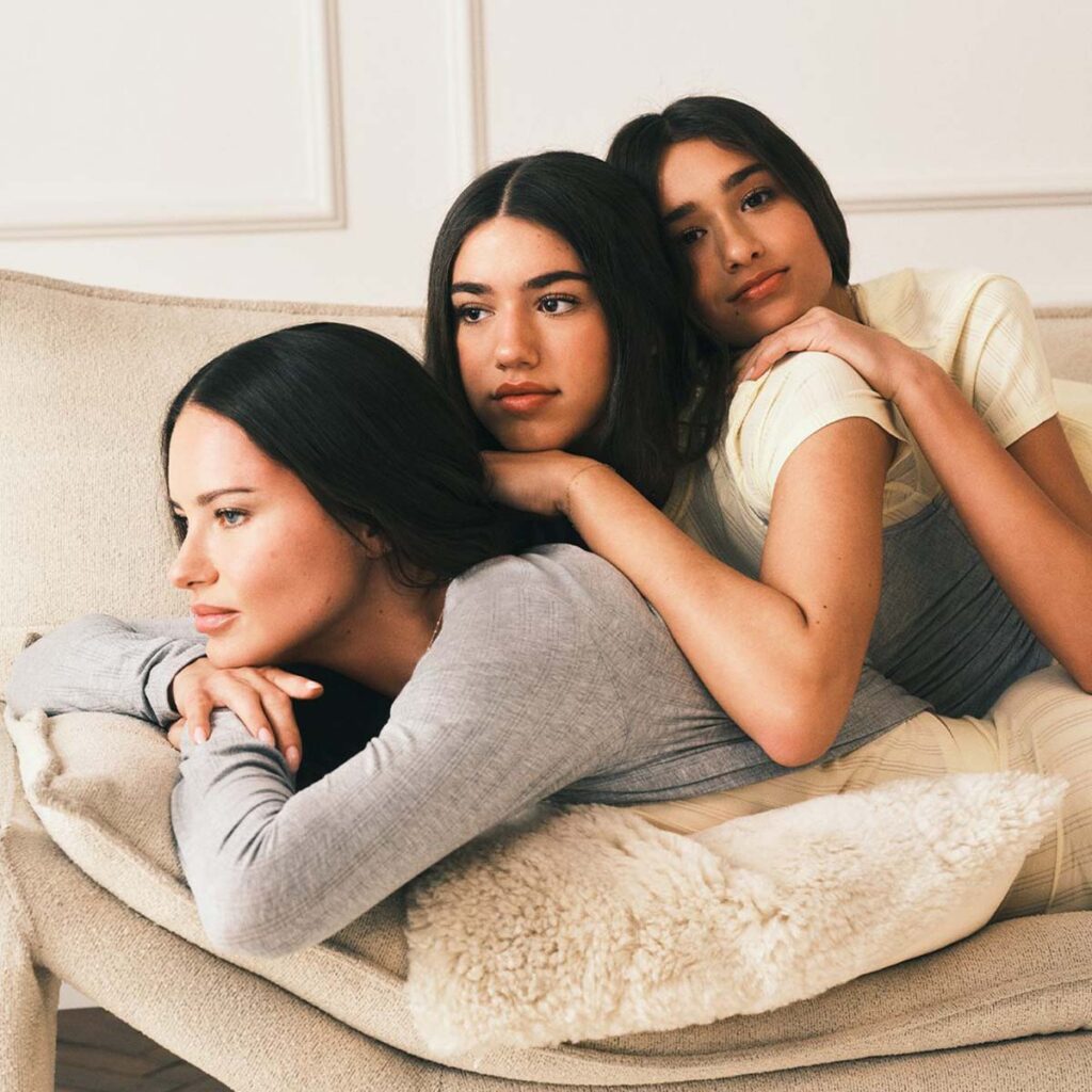 Victoria’s Secret: Οι μητέρες είναι άγγελοι και οι “Άγγελοι” είναι μητέρες