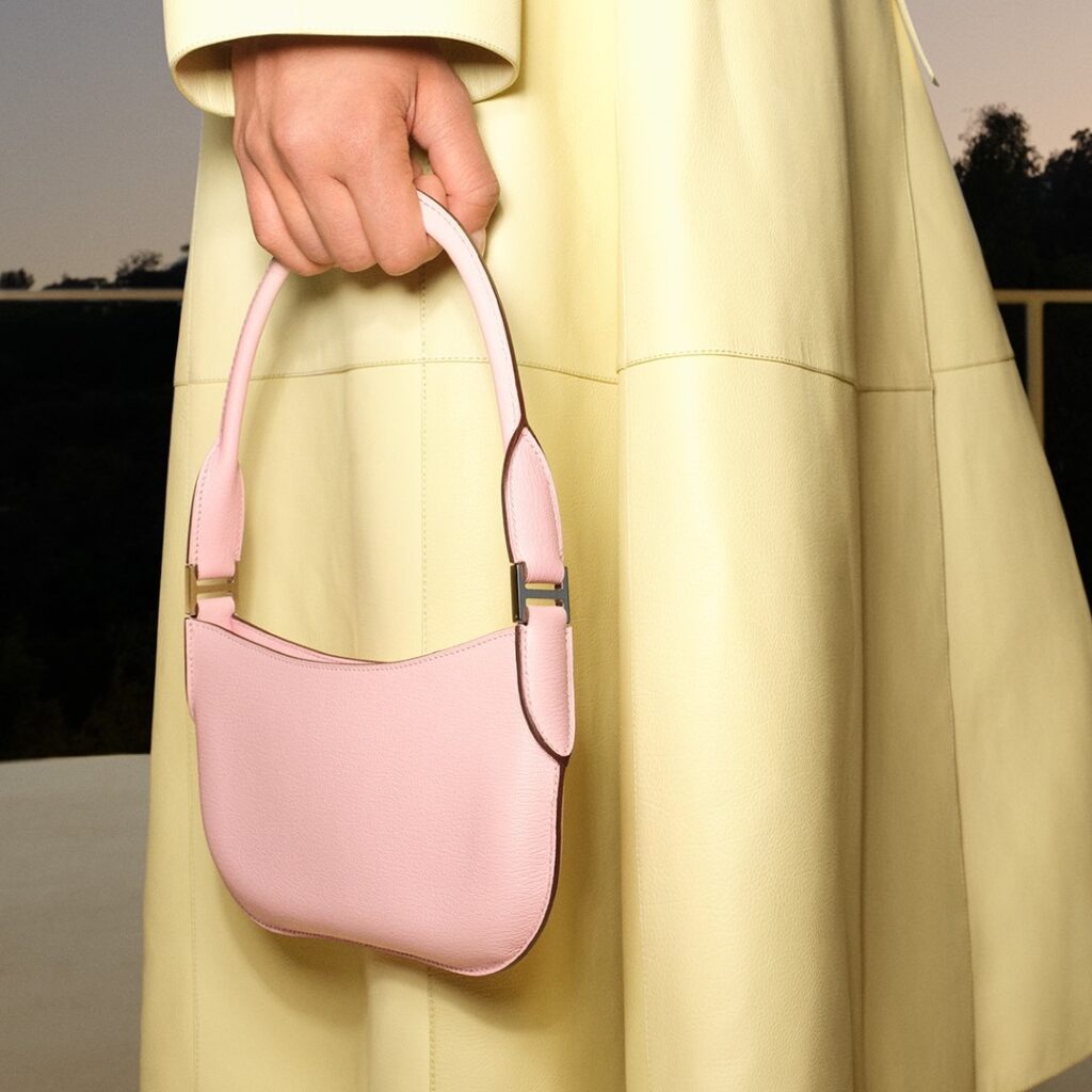 Butter yellow με baby pink: Ο οίκος Hermès παίζει με τις παστέλ αποχρώσεις