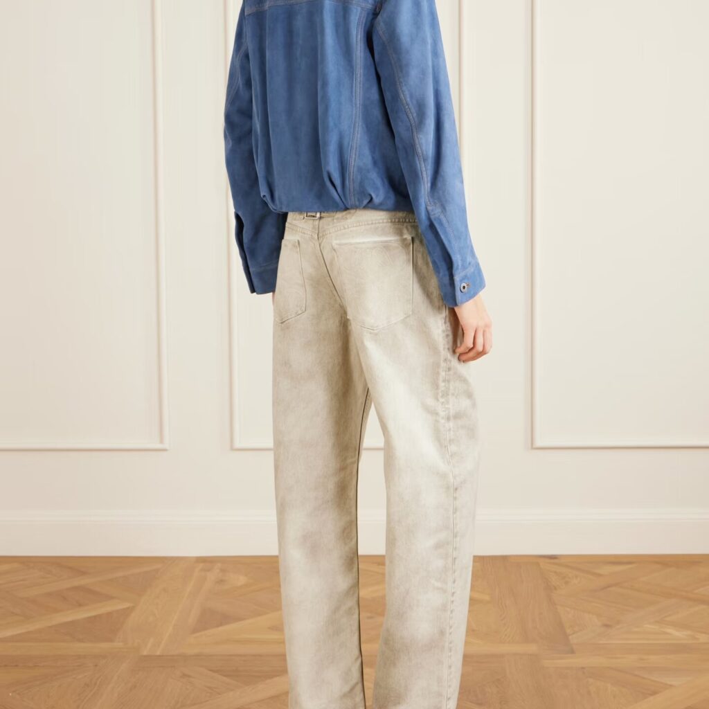 Loewe back
