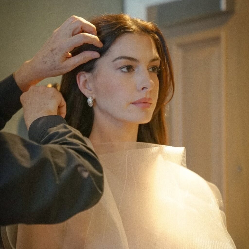 Η Anne Hathaway “έσπασε” το ίντερνετ με την ανακοίνωση της τρίτης εγκυμοσύνης της