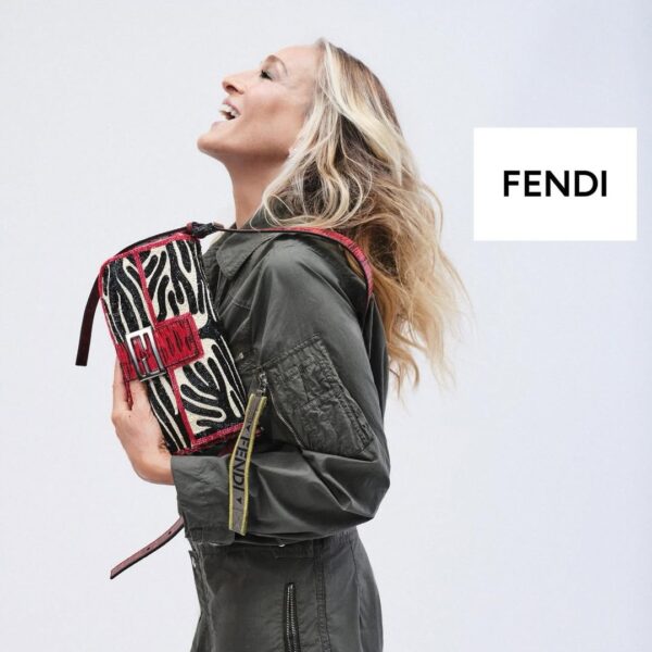 Επιστροφή για την τσάντα Baguette του Fendi με πρωταγωνίστρια τη Sarah Jessica Parker