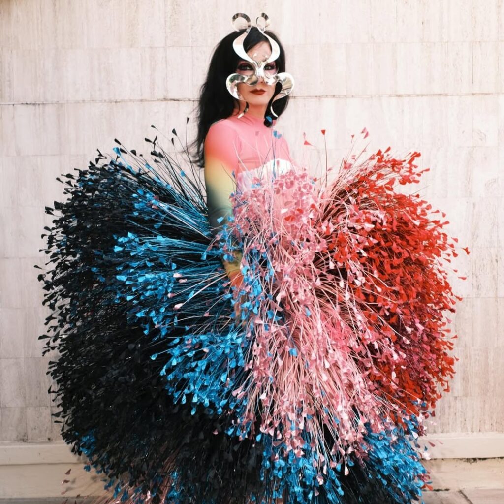 Η Björk μετατρέπει το μουσείο σε μια καθηλωτική εμπειρία τέχνης
