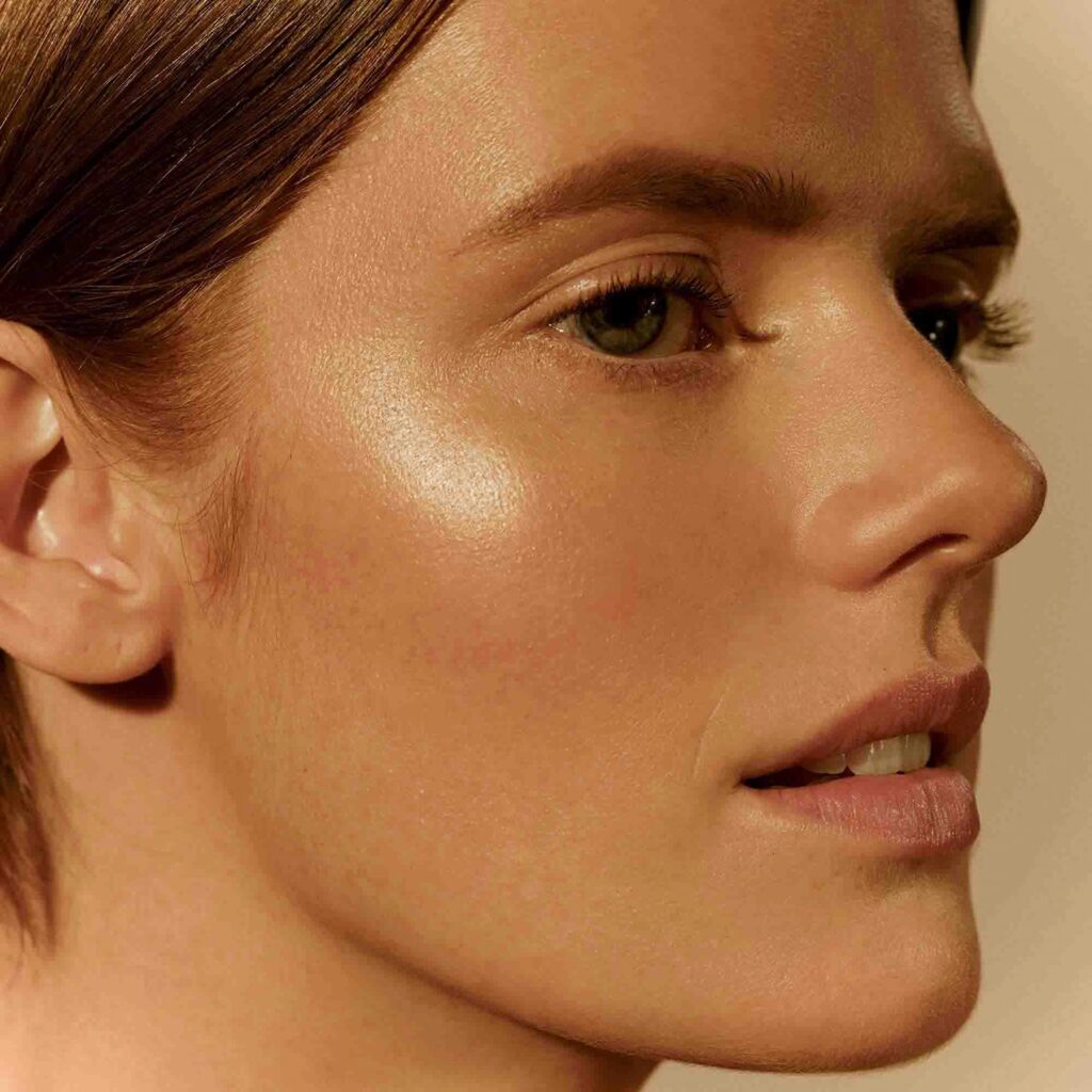 5 νέα bronzer που θα χαρίσουν στην επιδερμίδα σας το πιο φυσικό καλοκαιρινό glow