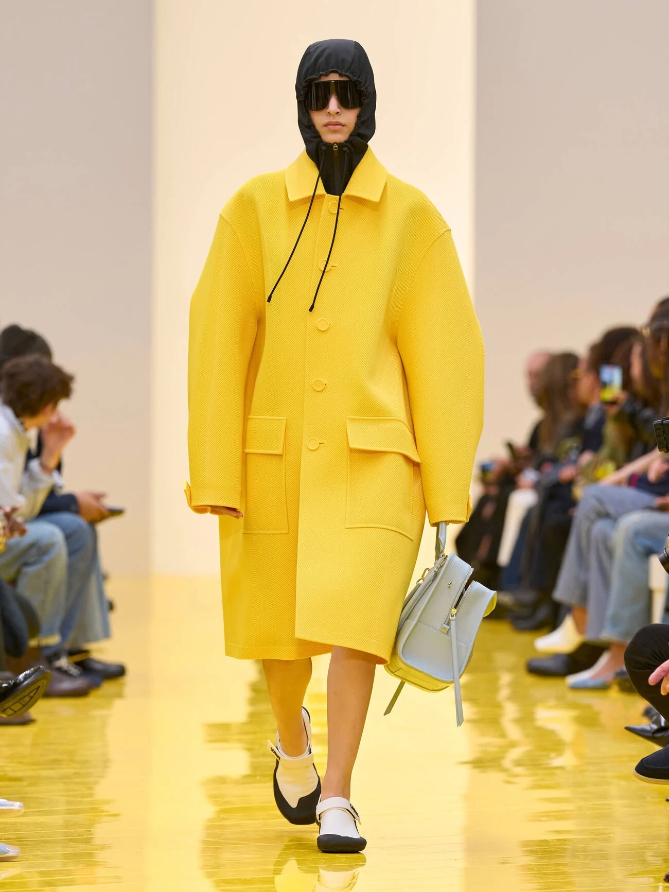 LOEWE_FW26_WW_SHOW_RUNWAY_LOOK_07_FRONT_RGB_CROPPED_3x4_01 copy