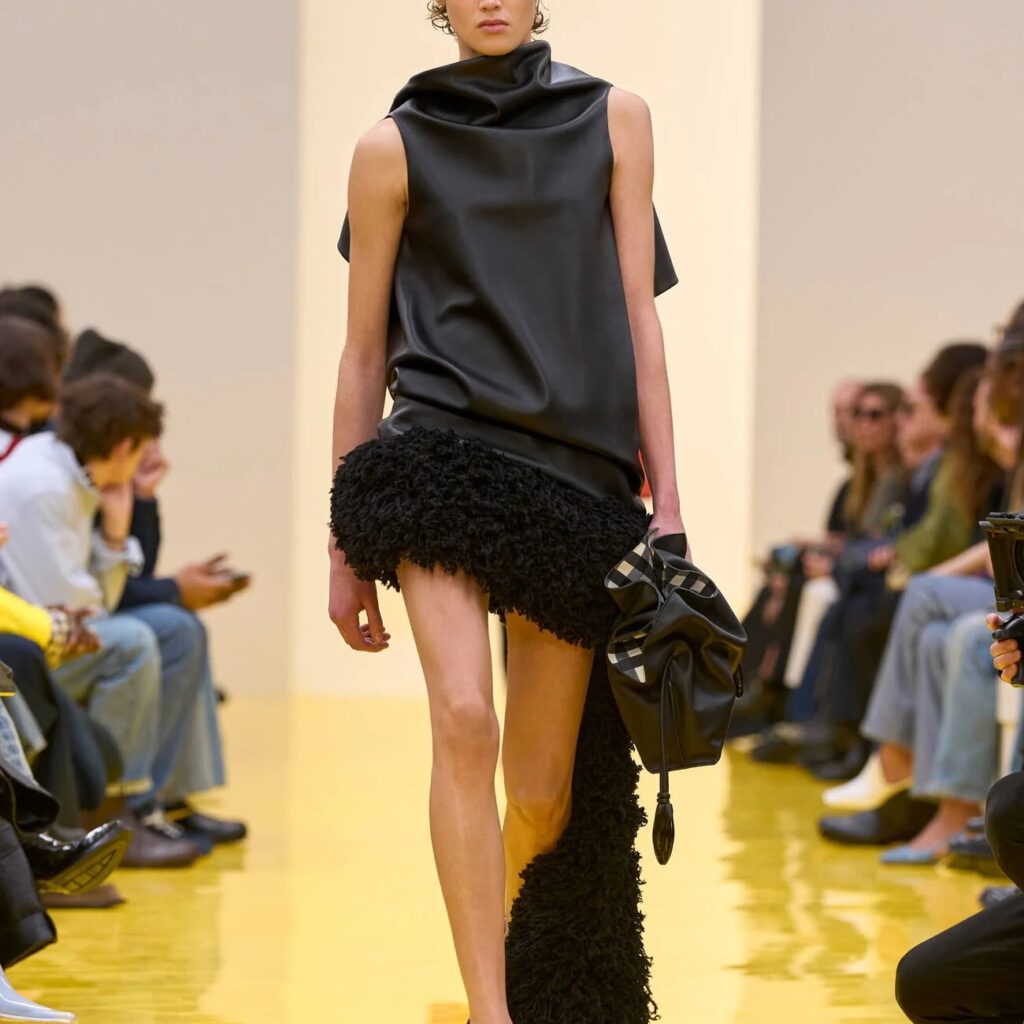 LOEWE_FW26_WW_SHOW_RUNWAY_LOOK_11_FRONT_RGB_CROPPED_3x4_01 copy