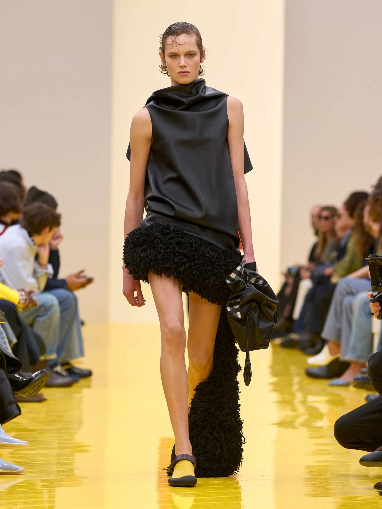 LOEWE_FW26_WW_SHOW_RUNWAY_LOOK_11_FRONT_RGB_CROPPED_3x4_01 copy