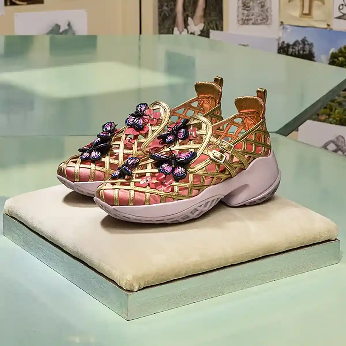 Roger-Vivier-Autumn-Winter-2026-12