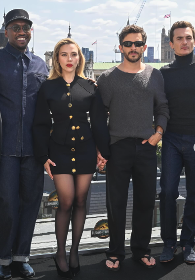 Scarlett and flip flops