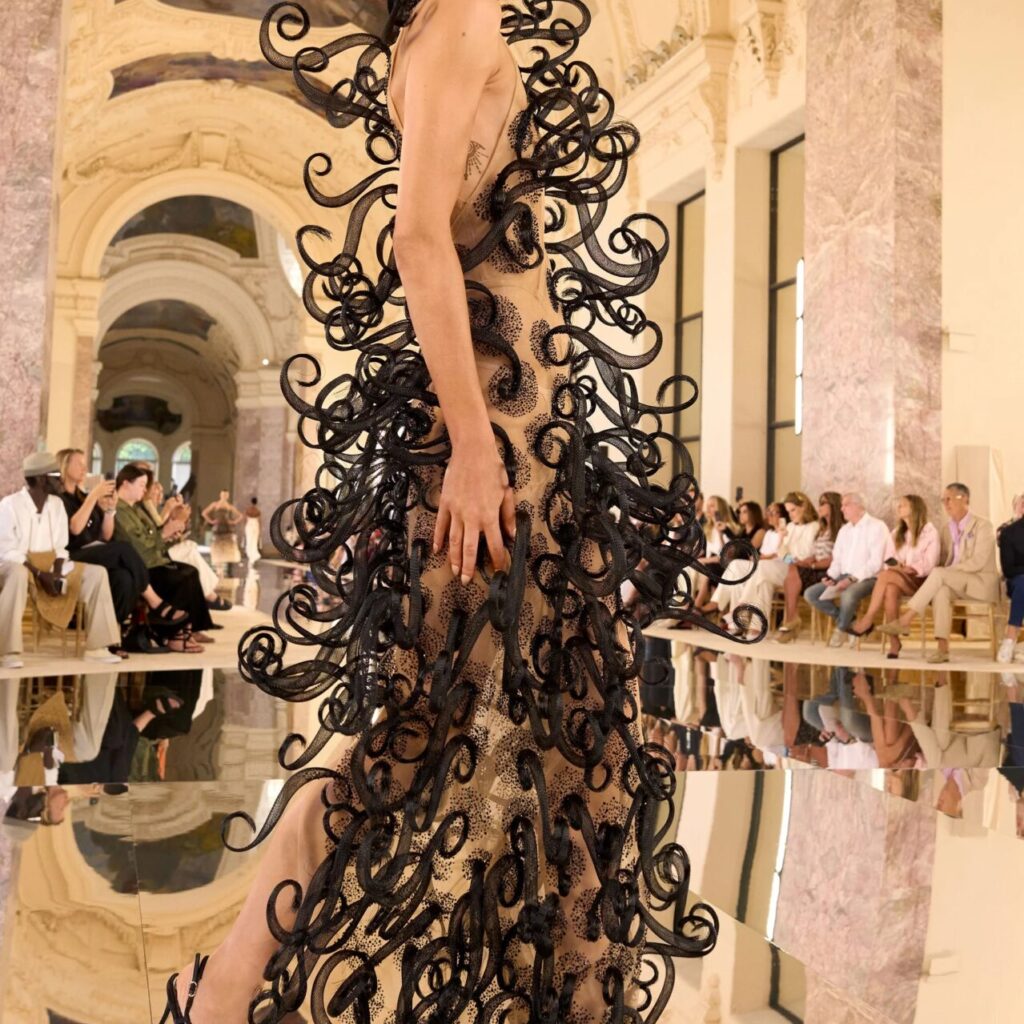 Schiaparelli_HCFW2627_9 copy