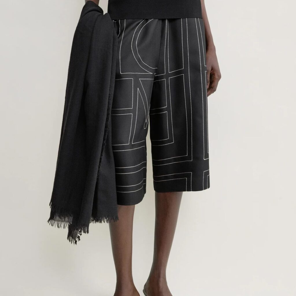 TOTEME_ECOM_SEASONAL_BOTTOMS_PF26_263-WRB0422-FB0704-001_MONOGRAM_SILK_PJ_CULOTTES_BLACK__2102_D copy