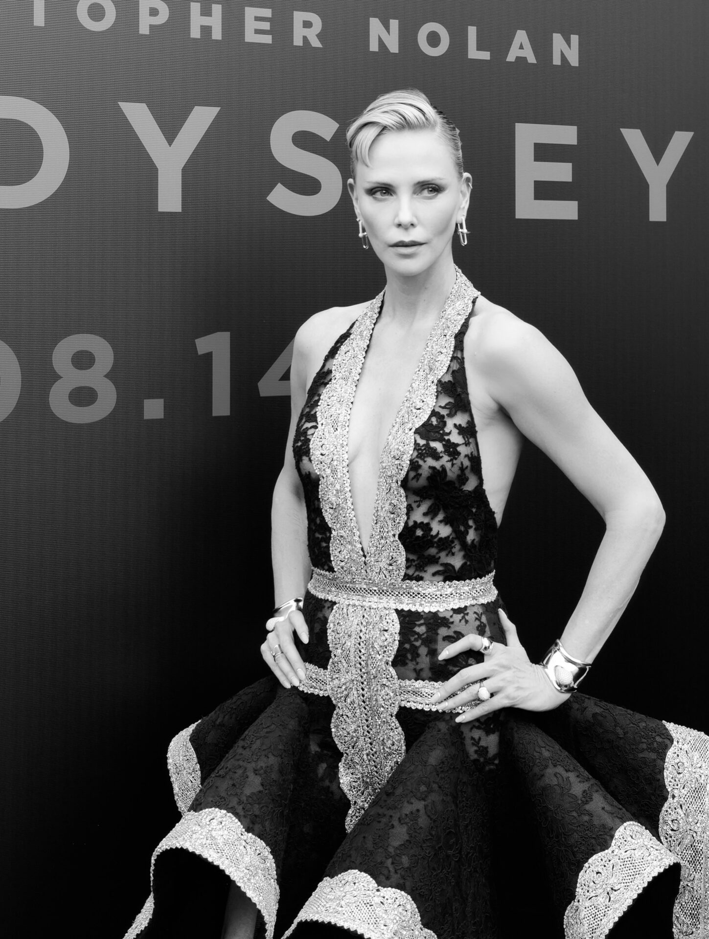 charlize-theron-givenchy-pekino