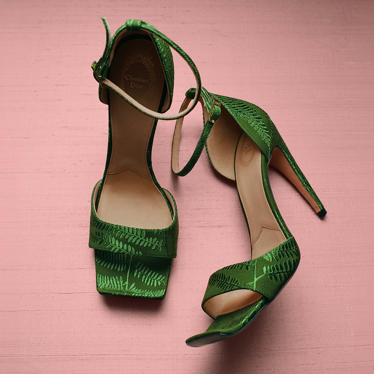 dior_papoutsia_tetragona_square (5)