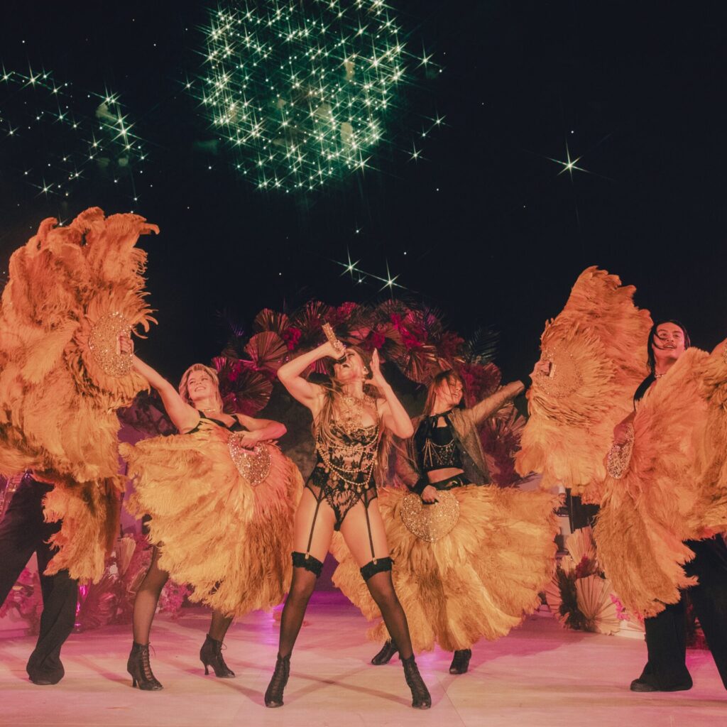 Μήπως το show της JLo για τους Dolce & Gabbana φλέρταρε με το κιτς;