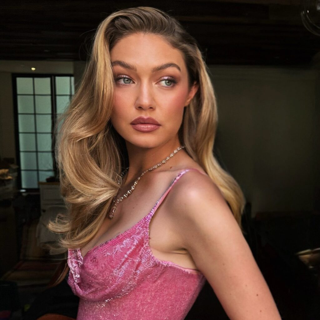 jlo-gigi-hadid-taylor-wedding (3)