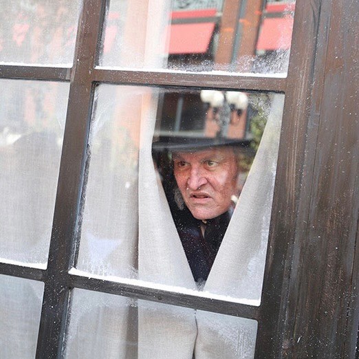 Θέλουμε να δούμε τον Johnny Depp ως Ebenezer Scrooge;