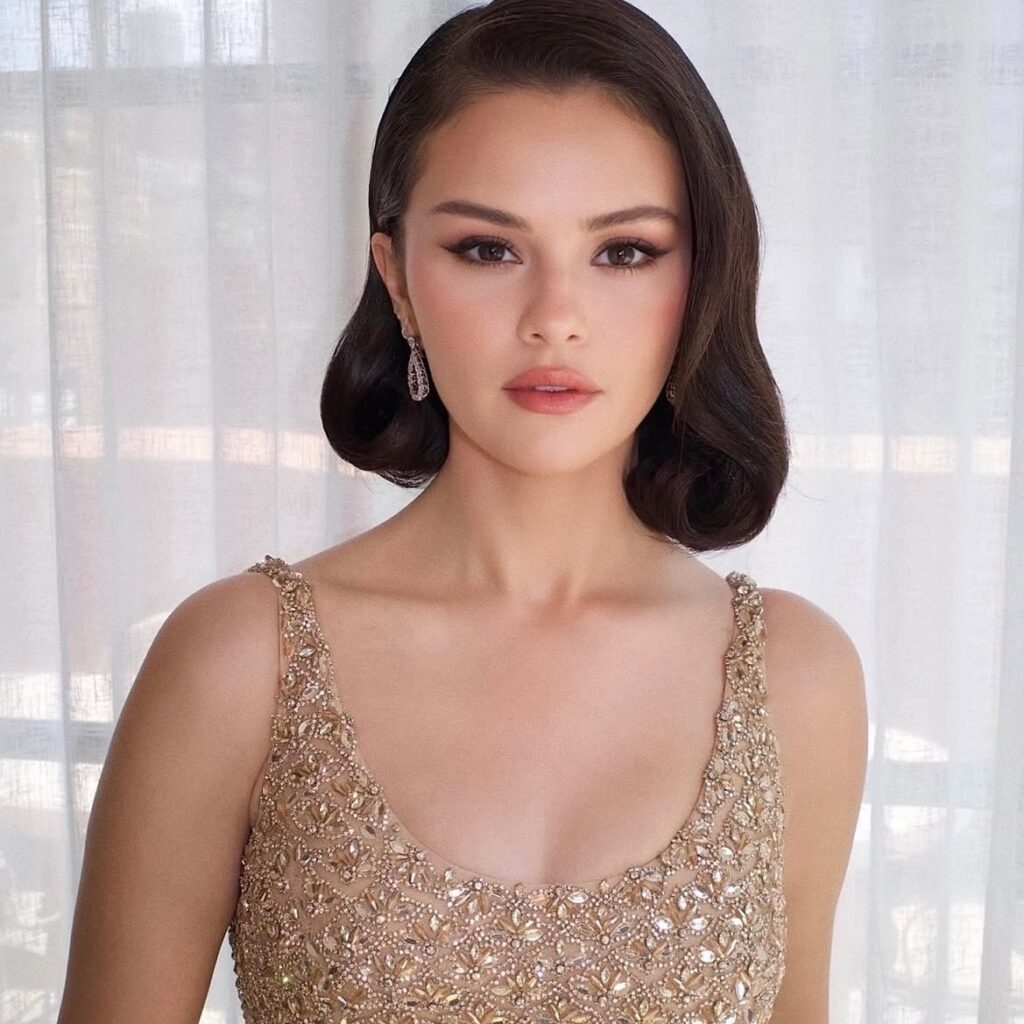 selena_gomez_oscar_de_la_renta_taylor_swift_wedding (3)