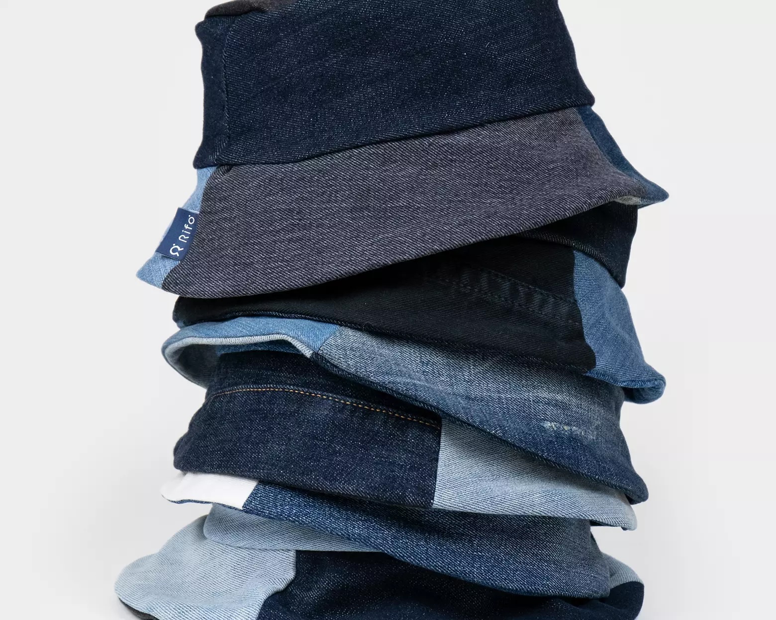 22H2_EU_Levis_Upcycling_Workshop_Italy_LP_asset_2_5050 copy