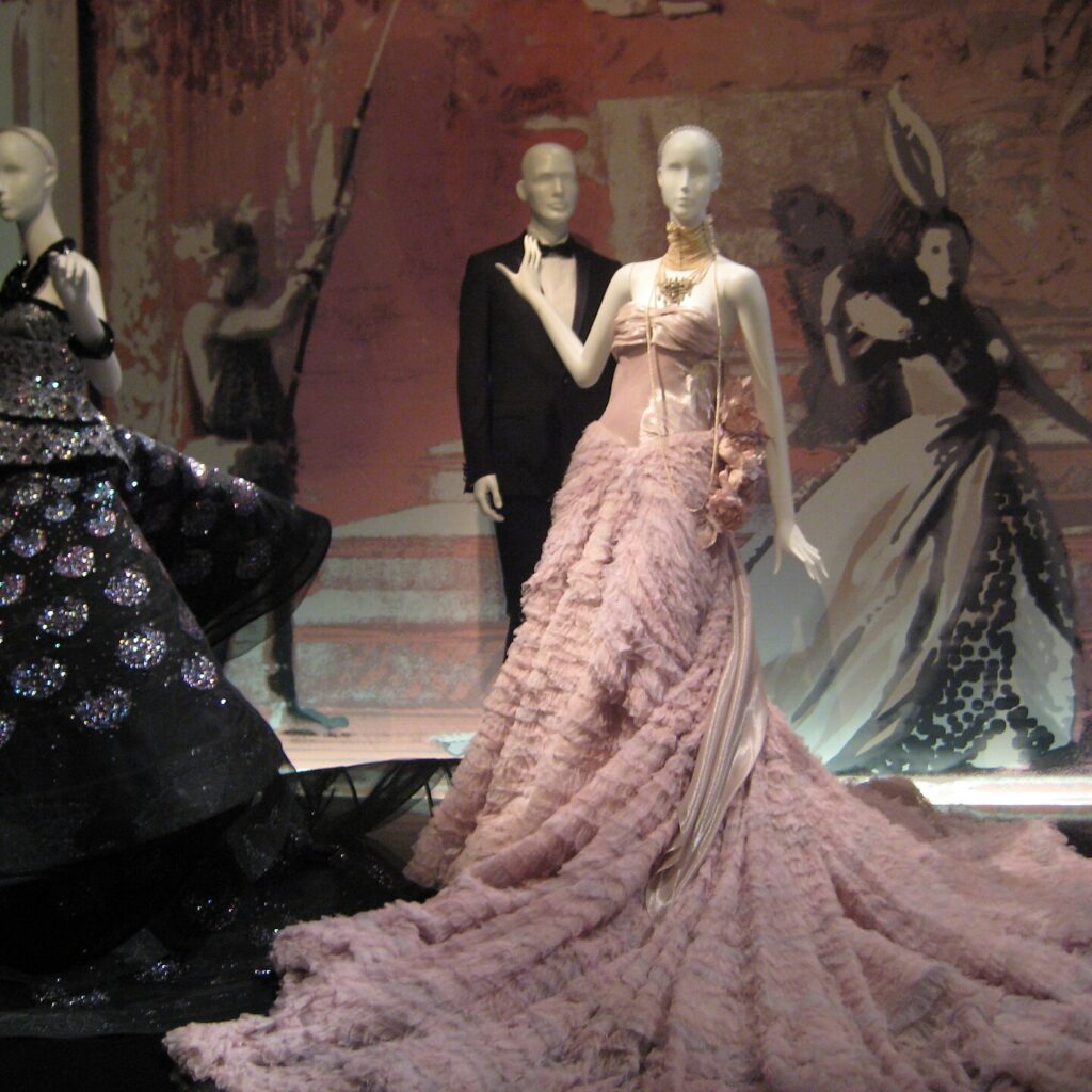 Christian_Dior_(Moscow_exhibition,_2011)_18