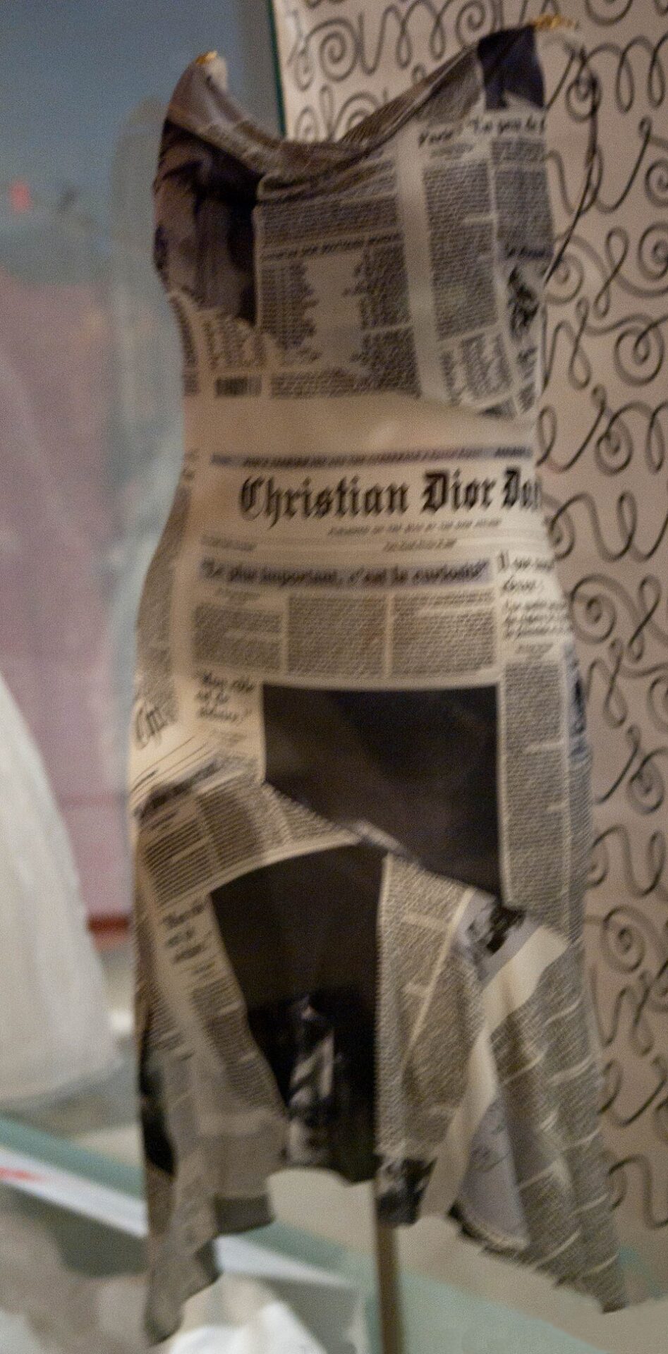 Galliano_dior_newspaper_dress_ROM