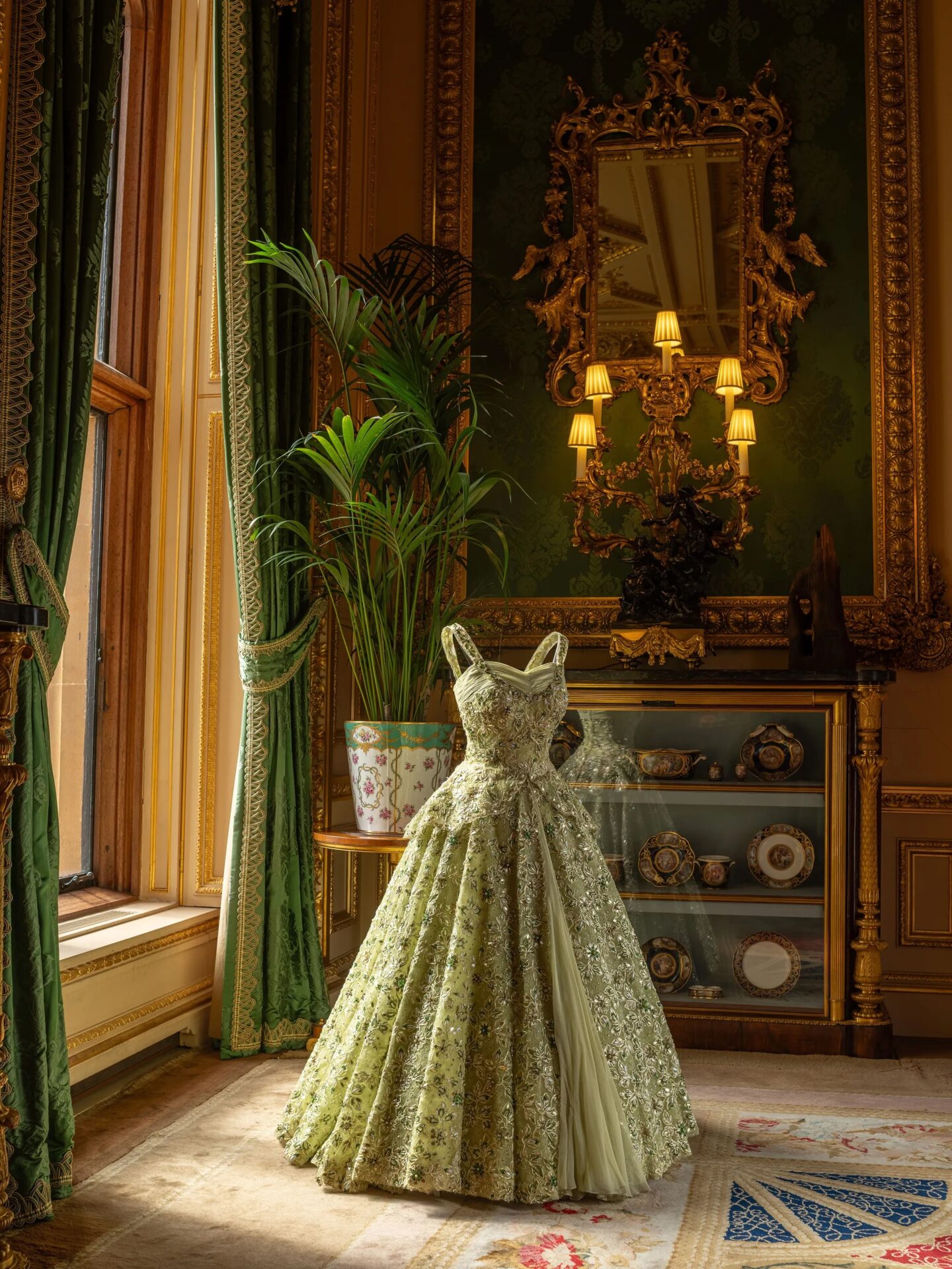 QueenElizabethIIHerLifeinStyle_030226_pr_global copy