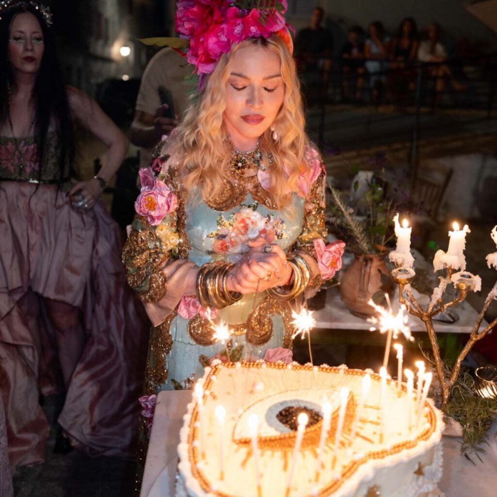 Madonna: Happy Birthday αλά ελληνικά