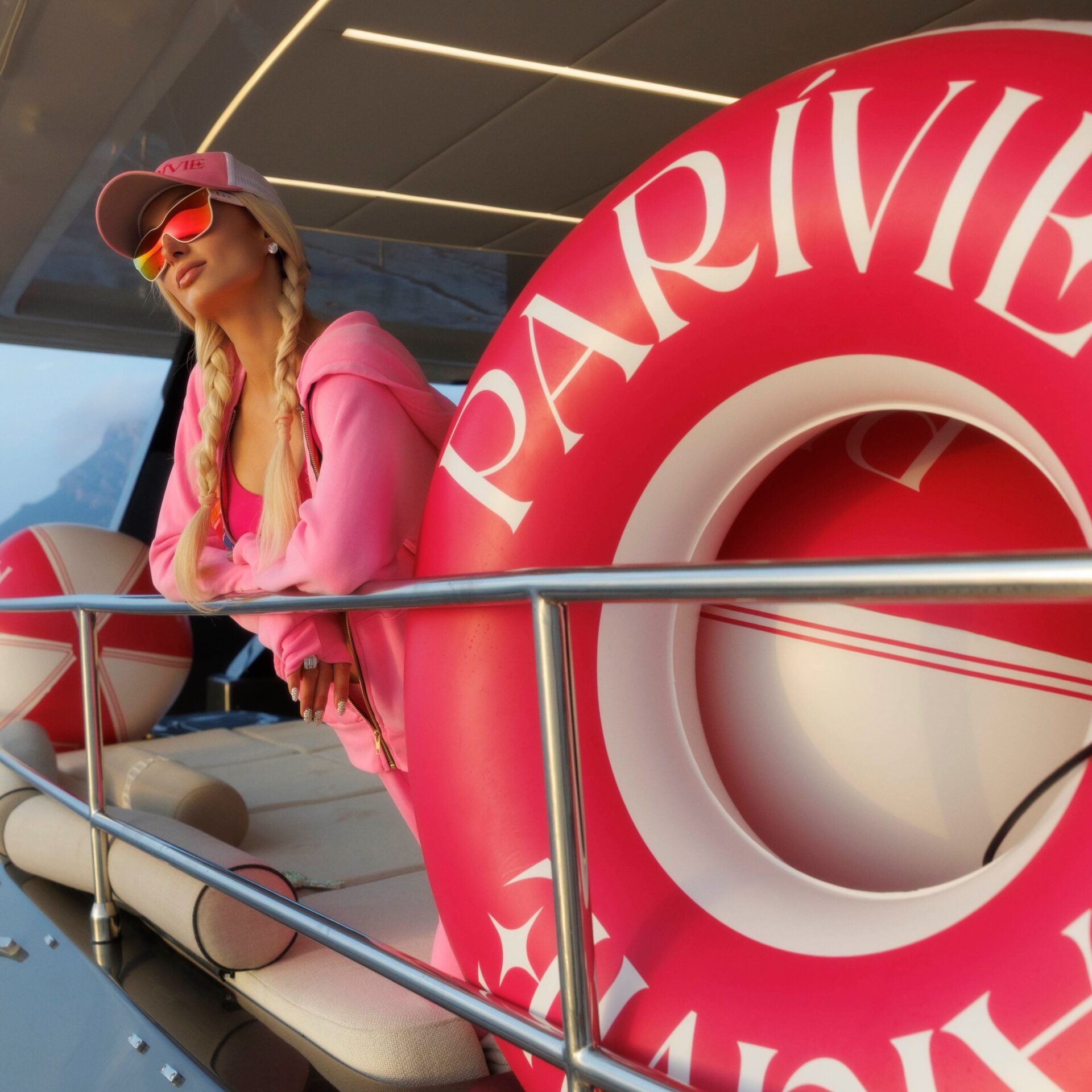 paris-hilton-parivie (2)