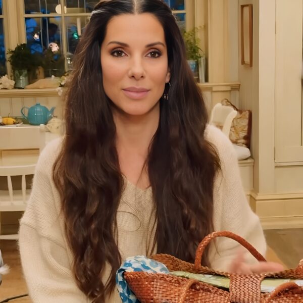 Sandra Bullock, τι έχεις στην τσάντα σου;