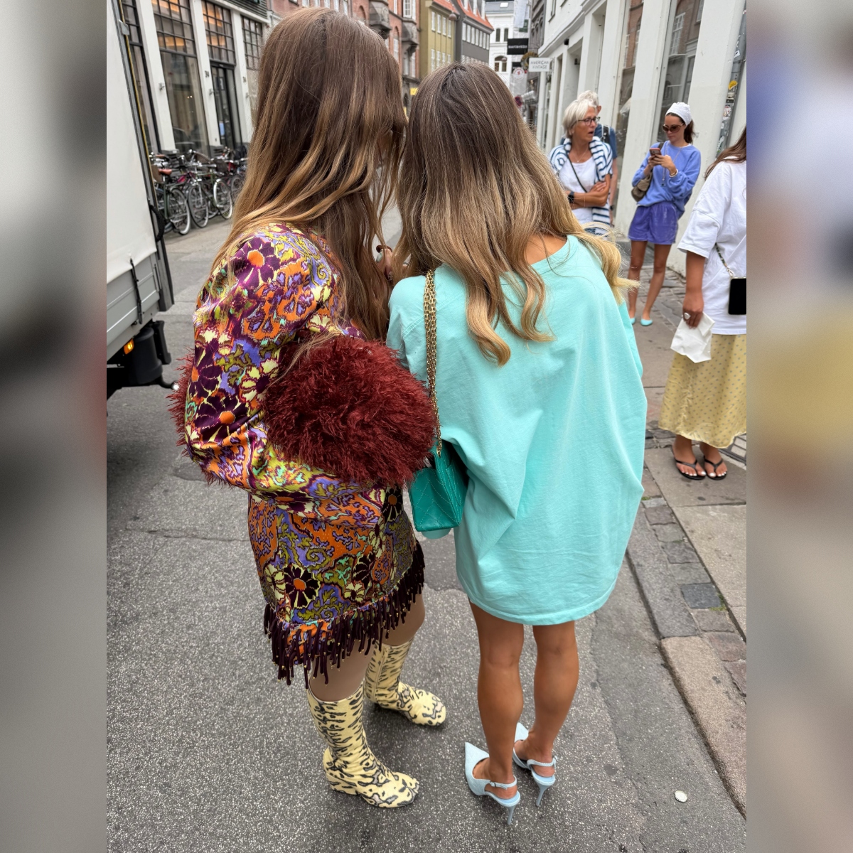 wrong-shoes-lathos-papoutsia 