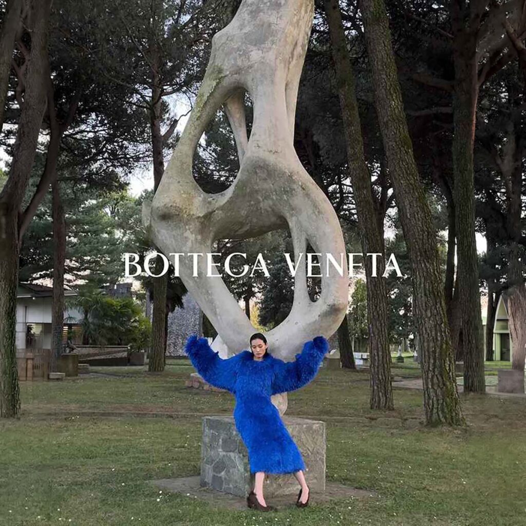Bottega Veneta: Το Μιλάνο γίνεται σκηνικό για τη νέα καμπάνια