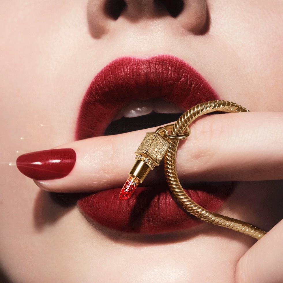 Pandora x Pat McGrath: Το κραγιόν βγαίνει από το νεσεσέρ και γίνεται κόσμημα